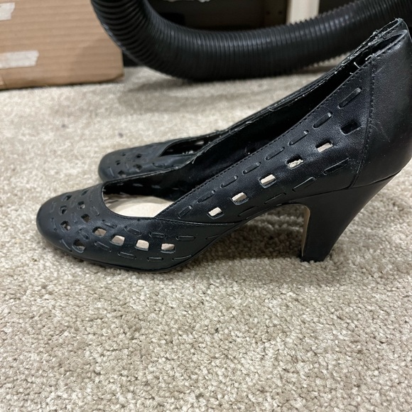 Size 6.5 Seychelles heels - Picture 5 of 5